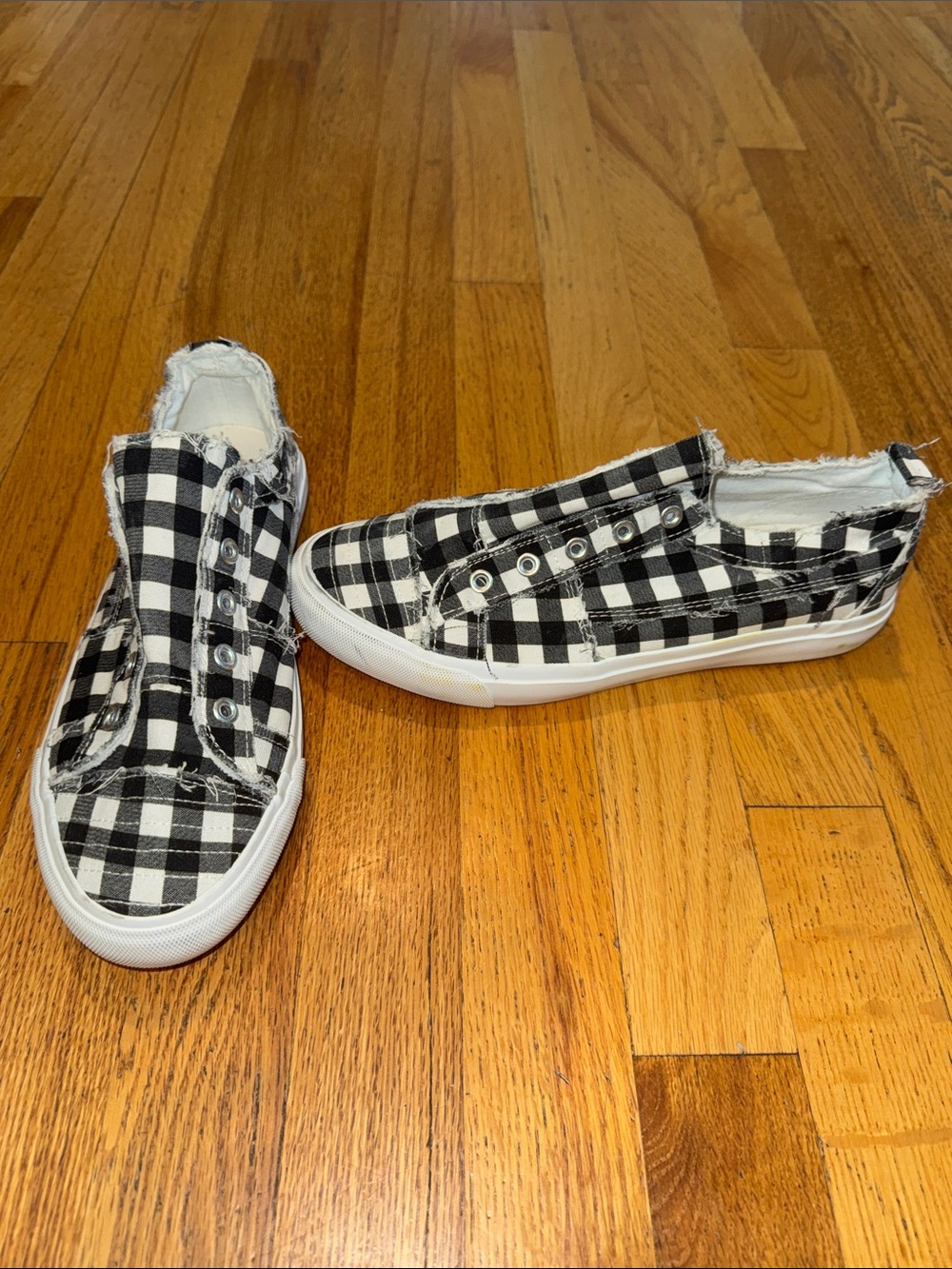 Conkys Women’s 9 Black & White Check Slip-On Canvas Sneakers